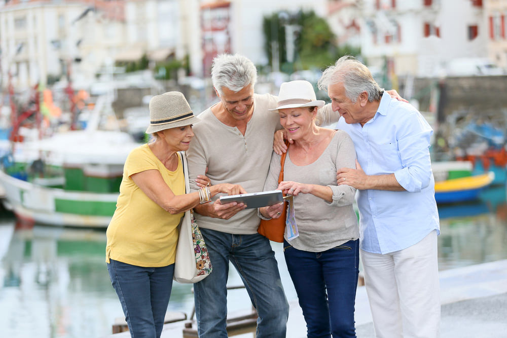 friends traveling abroad